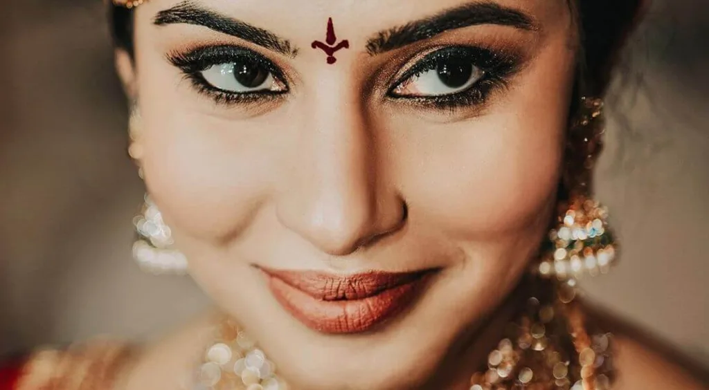 Beautiful Bindi Designs for Your saree: The Shringar Edit