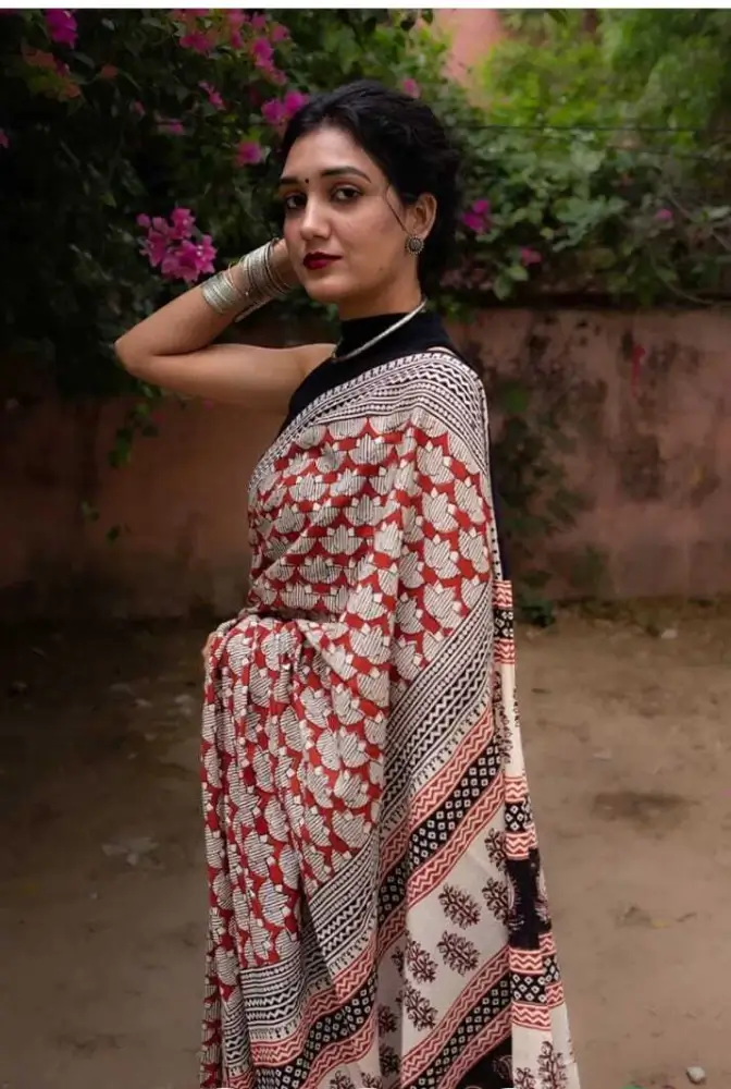 free-banarasi-handloom-golden-work-light-weight-stone-original-imagwwghkb25ccfg bagru print