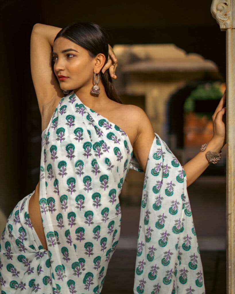 harsh-gupta-bnLj0wSVPRc-unsplash blouse