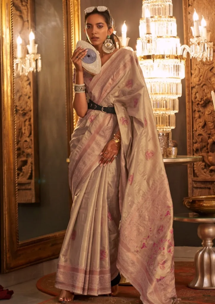 cream-banarasi-silk-saree_1500x saree belt look