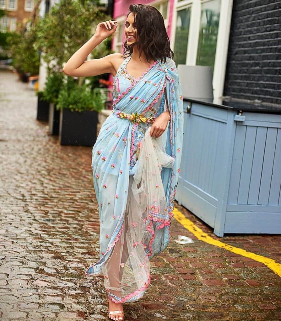 saree-drape-belt saree belt look
