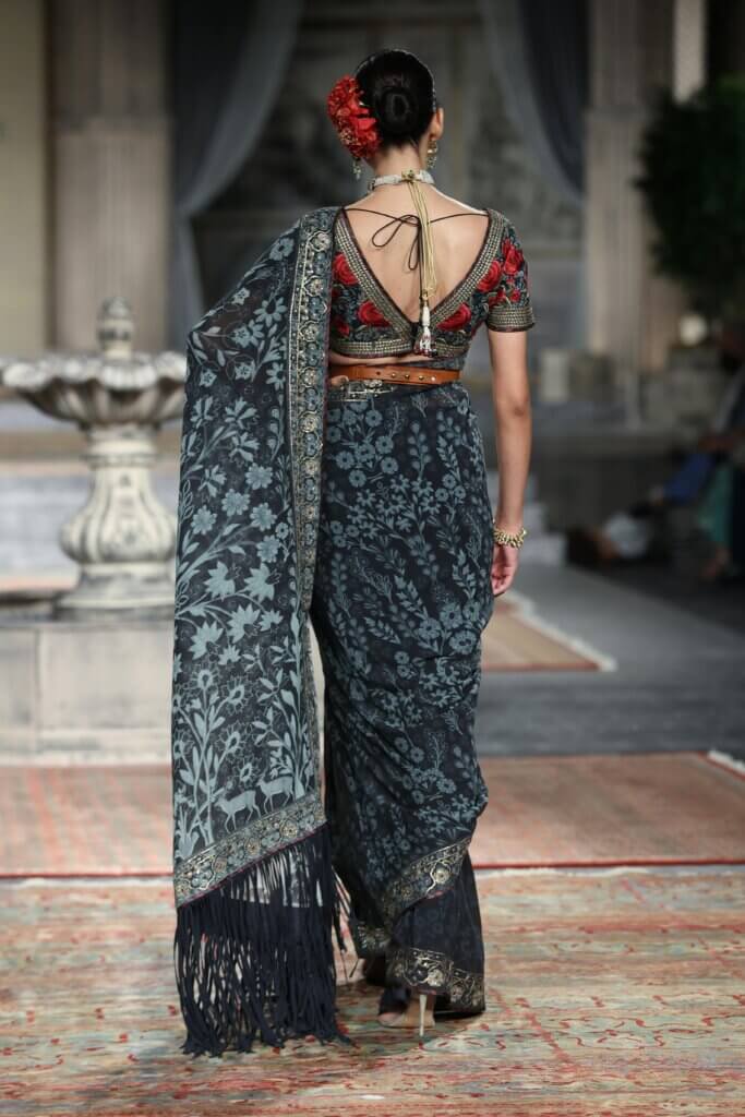 pexels-photo-13192044-13192044 saree etiquette